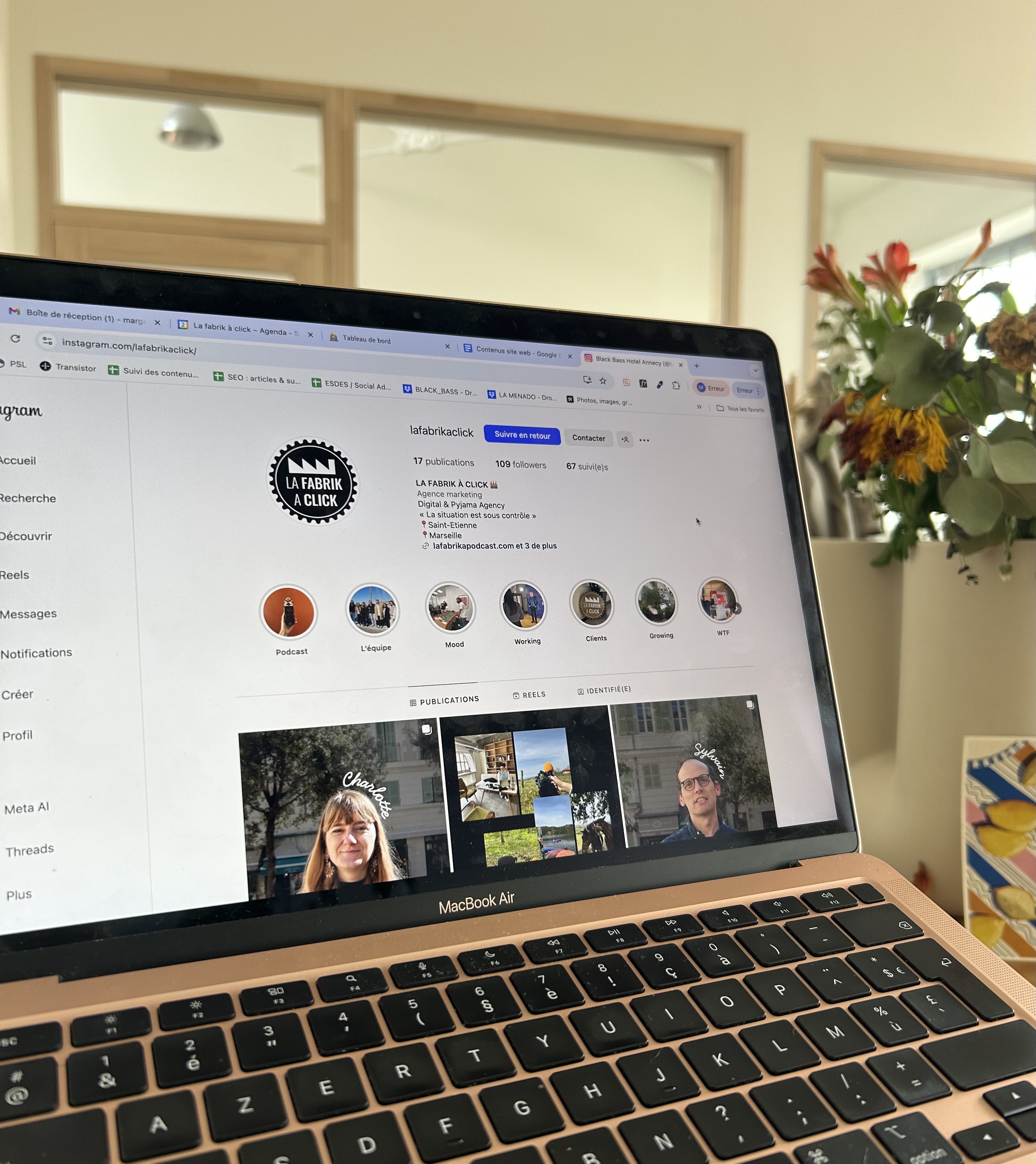Gestion des réseaux sociaux (community management) : en interne ou par un prestataire externe ?